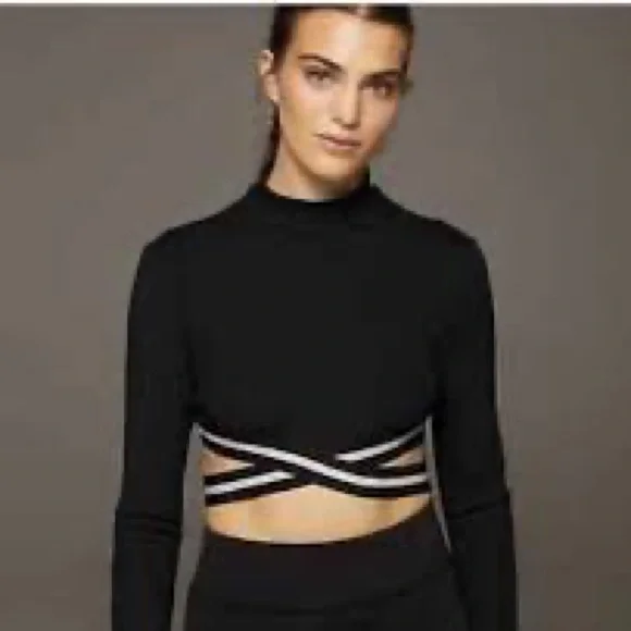 Michi Ribbed Crop Top - Picture 3 of 3